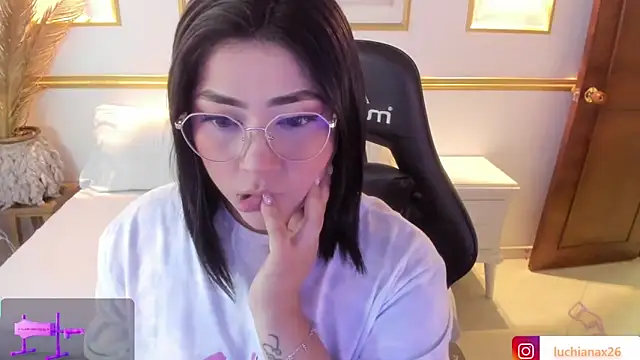 lucy26  online show from 03/05/25, 08:32