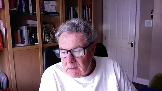 Snapshot of Oldpistolpete chatting on 03/03/25, 09:44 Oldpistolpete online show from 03/03/25, 09:44