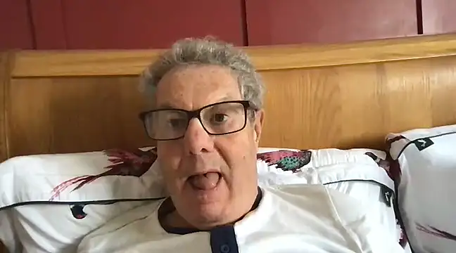 Snapshot of Oldpistolpete chatting on 03/10/25, 09:32 Oldpistolpete online show from 03/10/25, 09:32