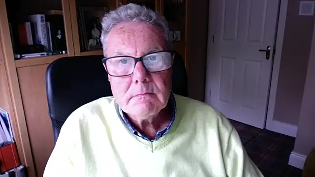 Snapshot of Oldpistolpete chatting on 09/10/25, 02:17 Oldpistolpete online show from 09/10/25, 02:17