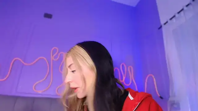 Sofly s online show from 05/01/26, 12:43
