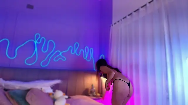 Sofly s online show from 06/05/26, 12:00