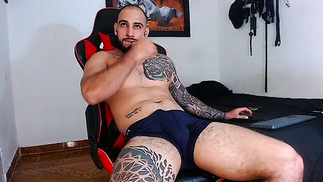 Snapshot of leonidas_18k chatting on 12/15/24, 01:35 leonidas 18k online show from 12/15/24, 01:35