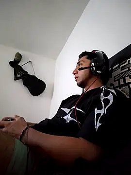 Snapshot of Miguelgel578 chatting on 09/18/25, 03:03 Miguelgel578 online show from 09/18/25, 03:03