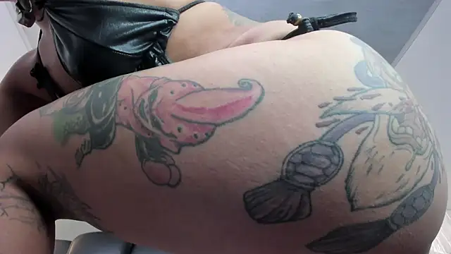 miss vaiolette online show from 02/18/25, 02:16