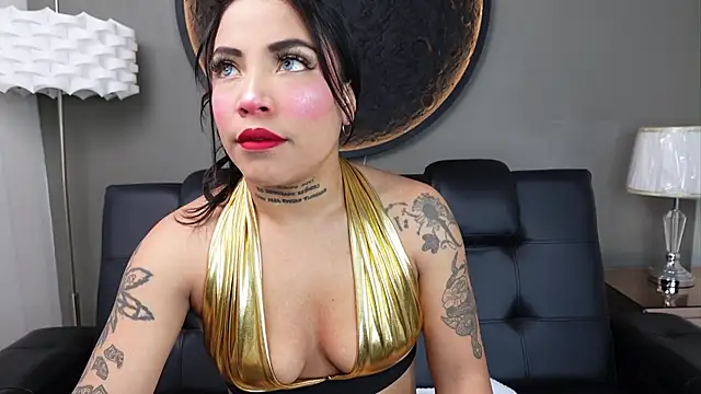 Snapshot of miss_vaiolette chatting on 04/13/26, 11:05 miss vaiolette online show from 04/13/26, 11:05