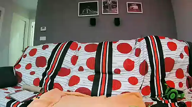 Snapshot of txan9876 chatting on 02/02/25, 10:06 txan9876 online show from 02/02/25, 10:06