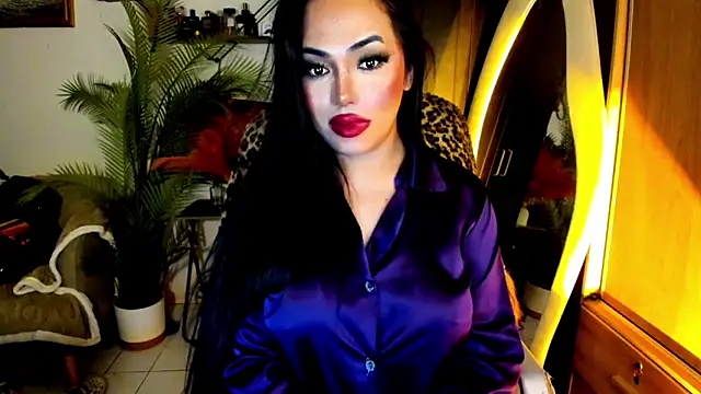 Snapshot of BigDominaMia chatting on 06/11/26, 09:35 BigDominaMia online show from 06/11/26, 09:35