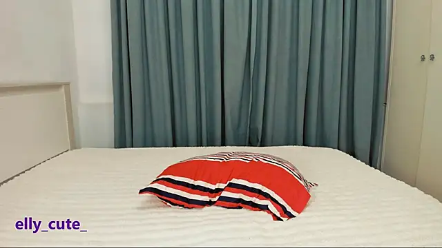 Snapshot of Elly_Cute chatting on 03/03/26, 10:37 Elly Cute online show from 03/03/26, 10:37