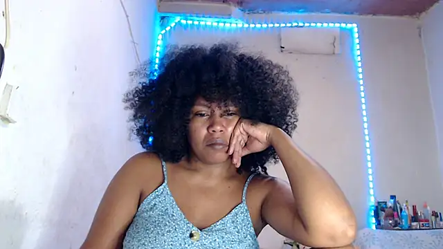 Snapshot of cherry_cleou chatting on 12/18/25, 03:07 cherry cleou online show from 12/18/25, 03:07