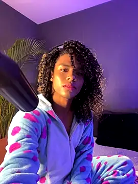 Snapshot of Lucas_eevans chatting on 11/21/25, 01:32 Lucas eevans online show from 11/21/25, 01:32