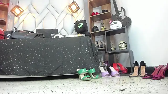 Snapshot of MirandaHaguen chatting on 12/20/25, 12:45 MirandaHaguen online show from 12/20/25, 12:45