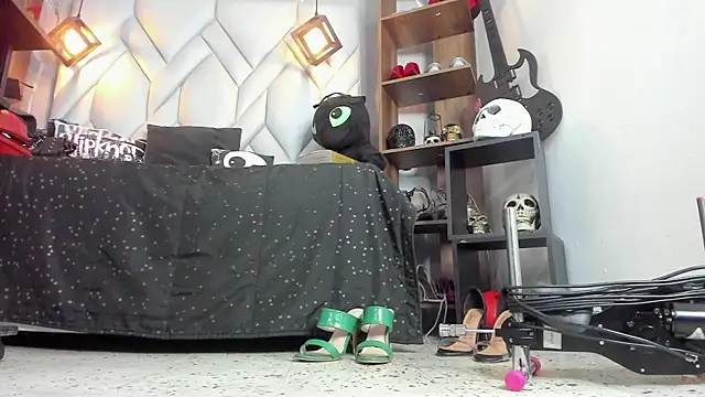 Snapshot of MirandaHaguen chatting on 12/22/25, 09:01 MirandaHaguen online show from 12/22/25, 09:01