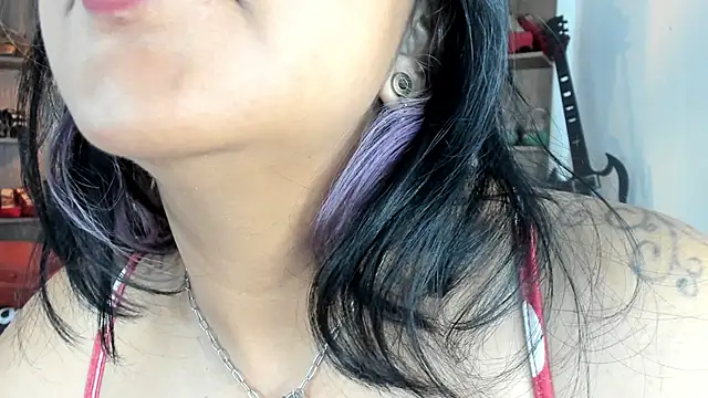 Snapshot of MirandaHaguen chatting on 03/08/26, 02:04 MirandaHaguen online show from 03/08/26, 02:04