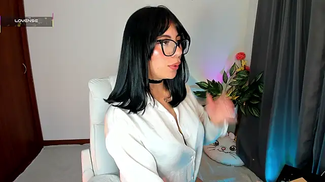 Snapshot of Silvanna-Moree chatting on 04/09/26, 01:49 Silvanna-Moree online show from 04/09/26, 01:49