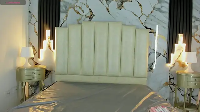 mollieblue69 online show from 09/15/25, 12:49