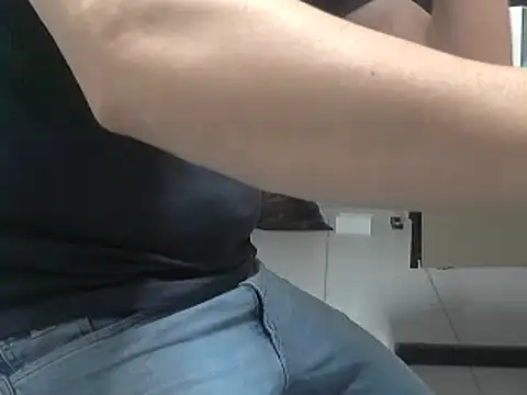 Snapshot of oliveira3tt chatting on 09/18/25, 06:10 oliveira3tt online show from 09/18/25, 06:10