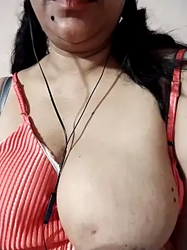 Snapshot of tharu_sweet chatting on 04/27/26, 06:06 tharu sweet online show from 04/27/26, 06:06