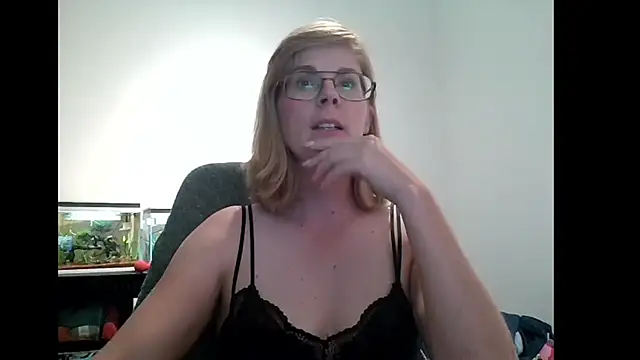 Snapshot of SavannaGirly chatting on 03/13/25, 04:45 SavannaGirly online show from 03/13/25, 04:45