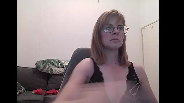 Snapshot of SavannaGirly chatting on 10/03/25, 10:56 SavannaGirly online show from 10/03/25, 10:56