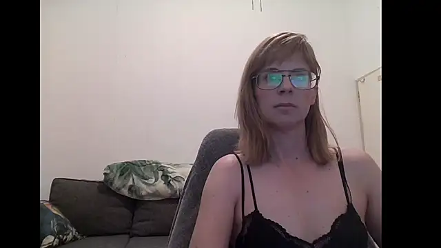 Snapshot of SavannaGirly chatting on 10/08/25, 07:17 SavannaGirly online show from 10/08/25, 07:17