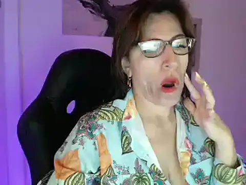 Chayla Ruiz online show from 02/04/25, 12:00