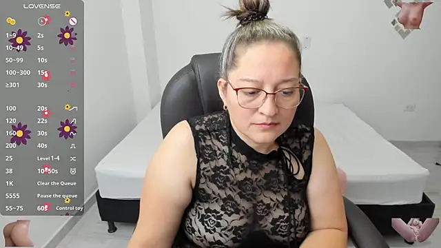 alejandra milf  online show from 03/12/25, 06:00