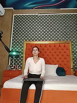 VallerieJones online show from 10/30/25, 09:15