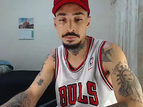 Snapshot of emiliano_hottt chatting on 02/23/26, 02:14 emiliano hottt online show from 02/23/26, 02:14