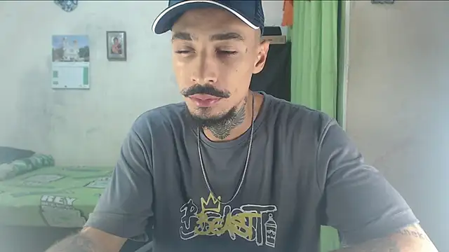 Snapshot of emiliano_hottt chatting on 06/10/26, 12:26 emiliano hottt online show from 06/10/26, 12:26