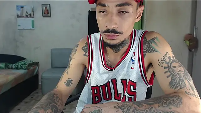 Snapshot of emiliano_hottt chatting on 07/24/26, 03:10 emiliano hottt online show from 07/24/26, 03:10
