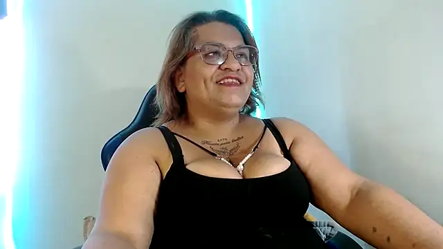 Snapshot of NAILAH_SANZ chatting on 09/21/25, 05:03 NAILAH SANZ online show from 09/21/25, 05:03