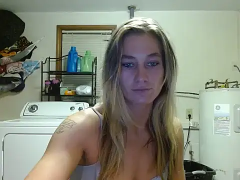 Snapshot of missymilf chatting on 10/20/25, 02:23 missymilf online show from 10/20/25, 02:23