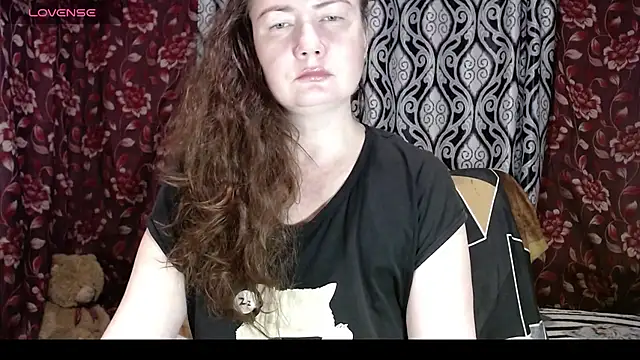 Snapshot of EmilyDoth chatting on 10/11/25, 01:31 EmilyDoth online show from 10/11/25, 01:31