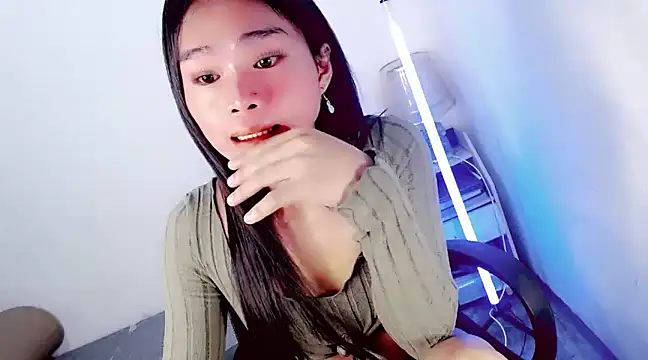 Snapshot of amomentoflust69 chatting on 12/03/24, 04:14 amomentoflust69 online show from 12/03/24, 04:14