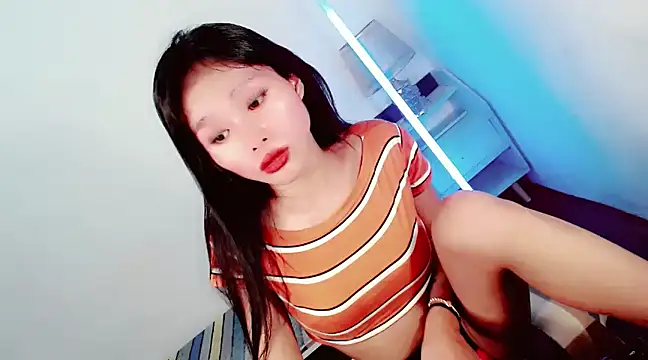 Snapshot of amomentoflust69 chatting on 03/16/25, 06:53 amomentoflust69 online show from 03/16/25, 06:53