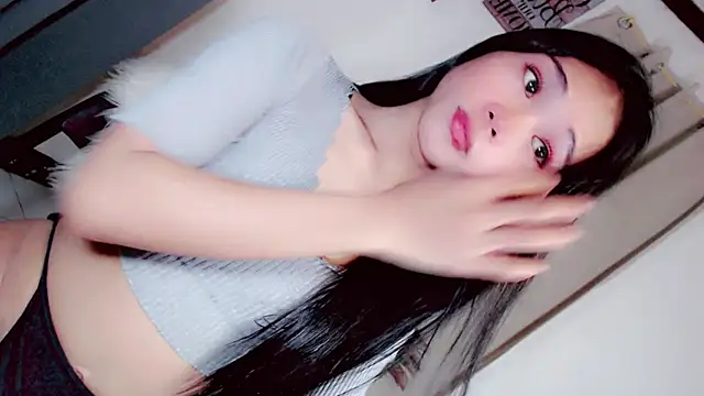 Snapshot of amomentoflust69 chatting on 02/06/26, 04:50 amomentoflust69 online show from 02/06/26, 04:50