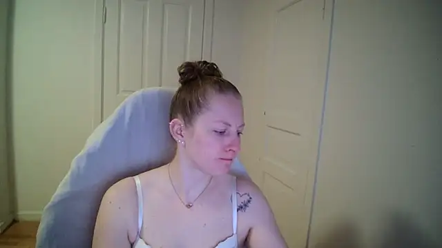 Snapshot of Girlnina-1995 chatting on 04/01/26, 07:31 Girlnina-1995 online show from 04/01/26, 07:31