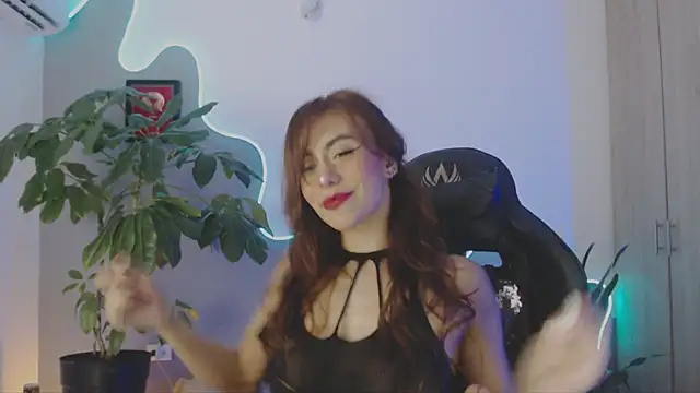 Snapshot of LauPolett chatting on 03/05/26, 12:39 LauPolett online show from 03/05/26, 12:39