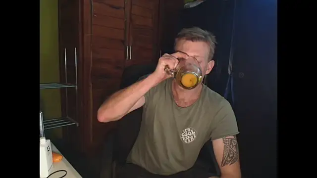 Snapshot of the-billy-blue chatting on 12/16/25, 08:52 the-billy-blue online show from 12/16/25, 08:52