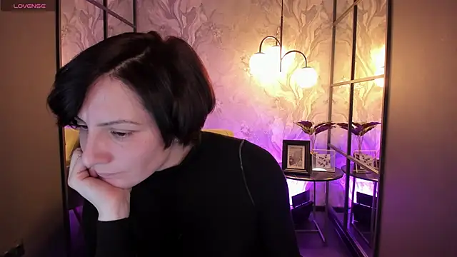 Snapshot of LorenDaze chatting on 02/13/26, 07:37 LorenDaze online show from 02/13/26, 07:37