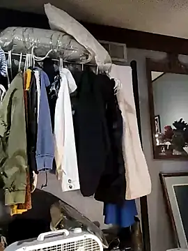 eatmeplease44 online show from 01/28/25, 05:00