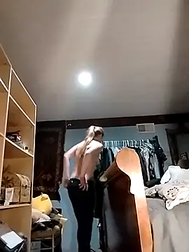 eatmeplease44 online show from 10/26/25, 08:04