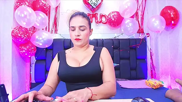  carolina fox online show from 02/13/25, 03:07