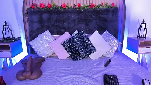 Karlagonzales  online show from 10/24/25, 10:11