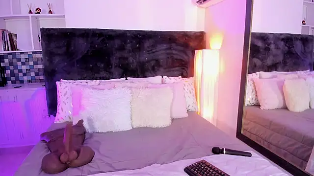 Karlagonzales  online show from 06/19/26, 07:17