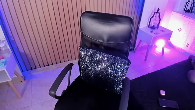 Karlagonzales  online show from 06/24/26, 12:04
