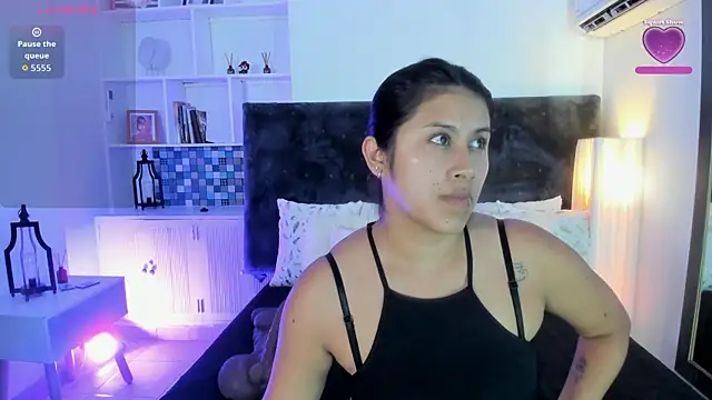 Karlagonzales  online show from 06/25/26, 06:56