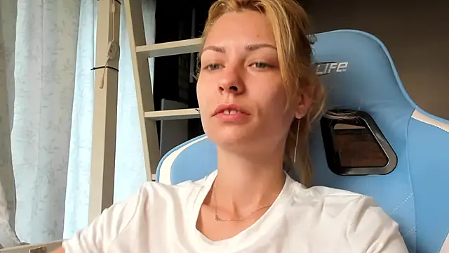 Snapshot of karo123421 chatting on 09/11/25, 07:30 karo123421 online show from 09/11/25, 07:30