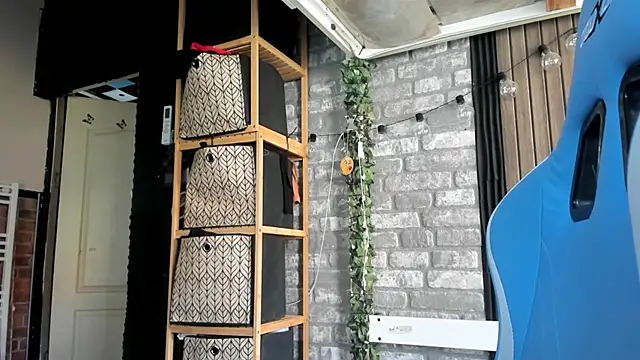 Snapshot of karo123421 chatting on 09/24/25, 10:18 karo123421 online show from 09/24/25, 10:18